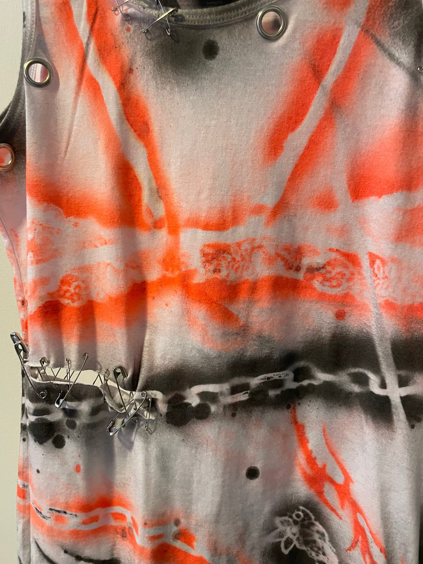 Punk spraypaint tanktop