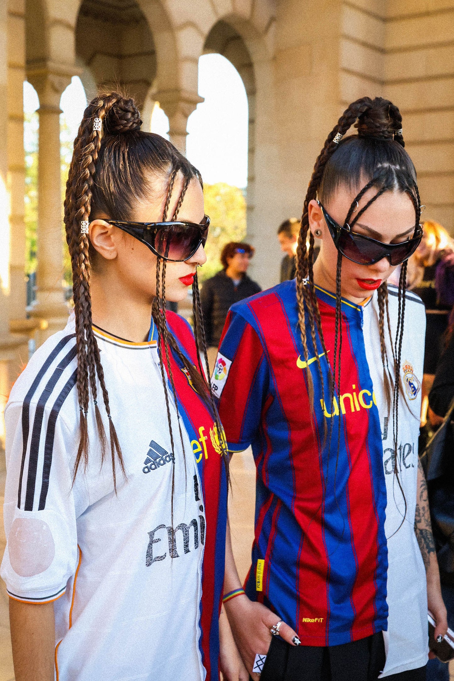 EL CLASICO TWIN TEE