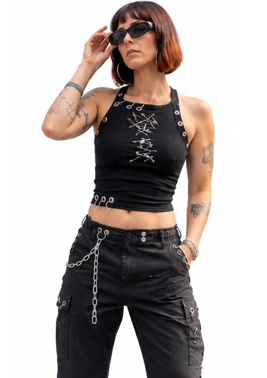 zwarte singlet met eyelets en veiligheidsspelden